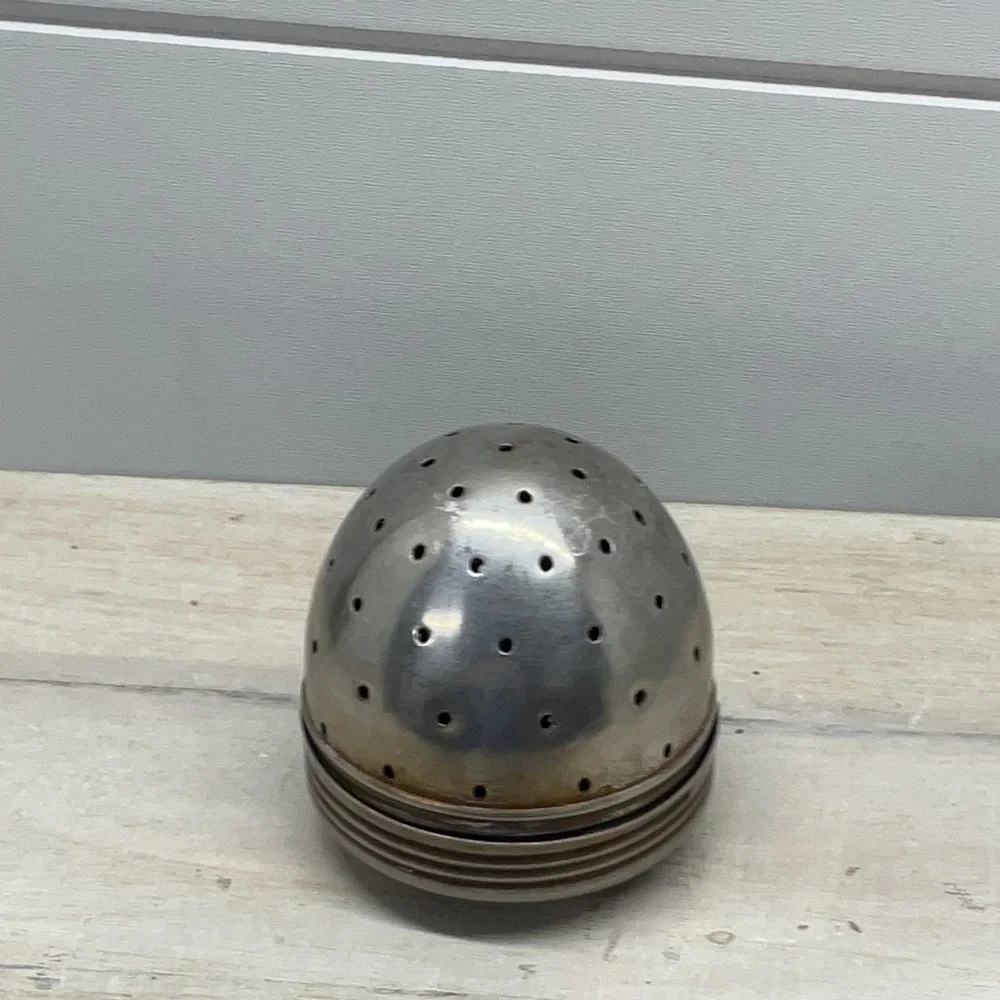 Vintage Metal Egg Tea Infuser Screw Top Loose Leaf Strainer Silver Tone Steeper